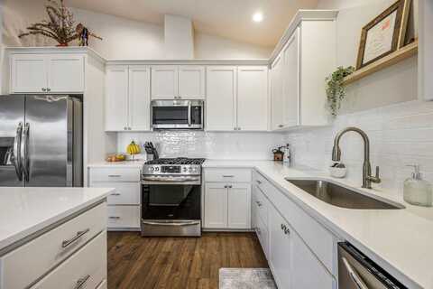1653 Thomas Road, Medford, OR 97501