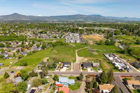 1653 Thomas Road, Medford, OR 97501