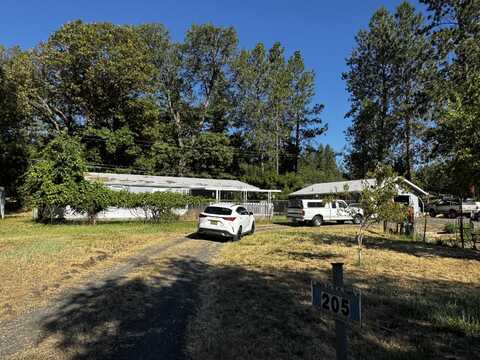 205 Madrone Lane, Shady Cove, OR 97539