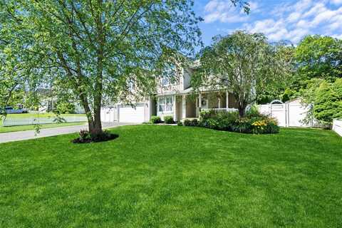 22 Tuthill Creek Drive, Patchogue, NY 11772