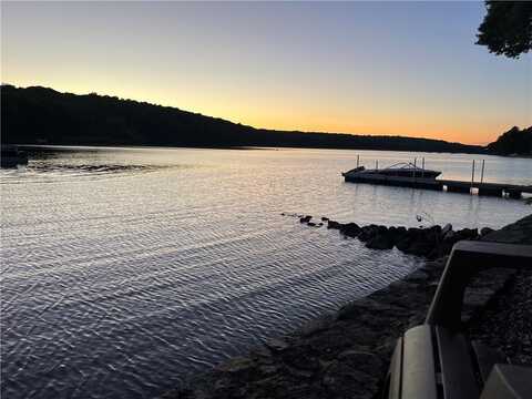 8 Woodsia Road, Narragansett, RI 02874