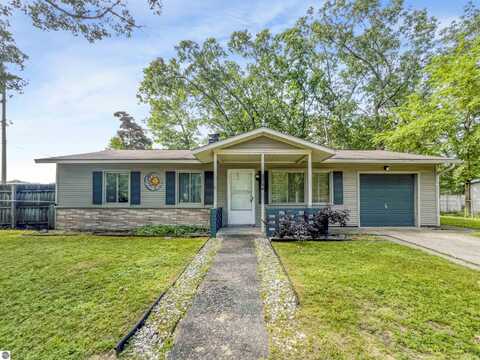 892 Oakdale Drive, Traverse City, MI 49686