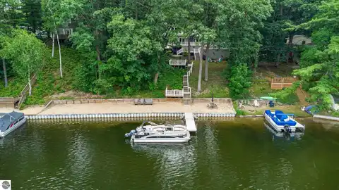 7670 Five Lakes Drive, Farwell, MI 48622