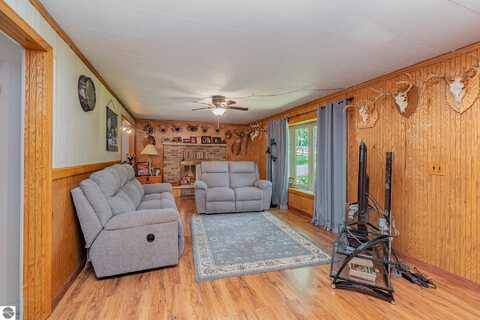 4141 Mockingbird Circle, Farwell, MI 48622