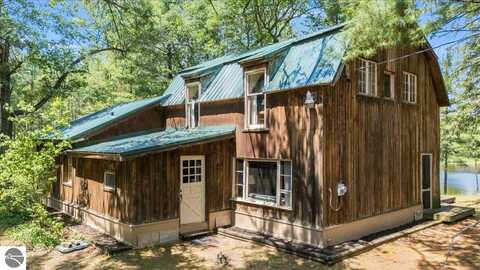 7077 Chain Lake Drive, South Branch, MI 48761