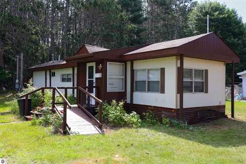 3125 Meadow Woods Drive, Traverse City, MI 49685