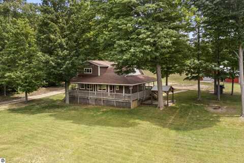 3213 S Carmean Road, Thompsonville, MI 49683