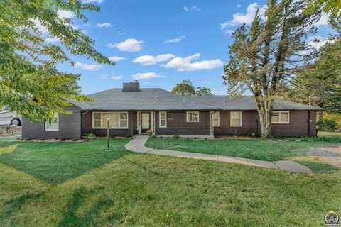 2713 SW Fairway DR, Topeka, KS 66611