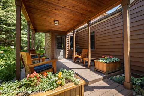 450 E SAGEBRUSH Drive, Jackson, WY 83001