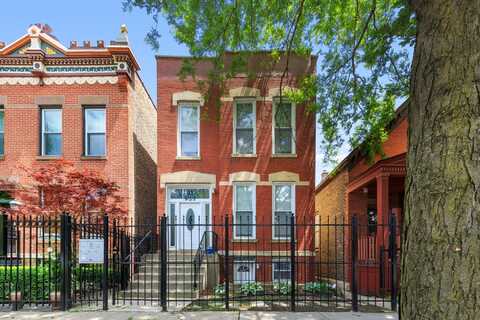 921 S Oakley Boulevard, Chicago, IL 60612