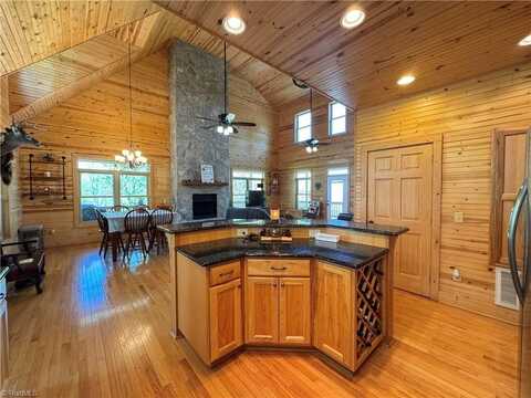658 Green Point Lane, Boomer, NC 28606