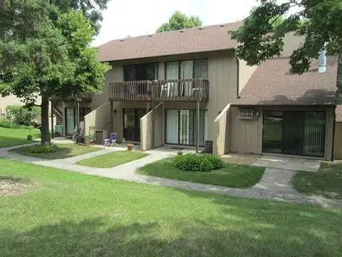 16 St. Thomas Colony, Fox Lake, IL 60020