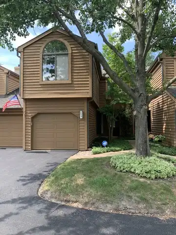 946 Shoreline Road, Lake Barrington, IL 60010