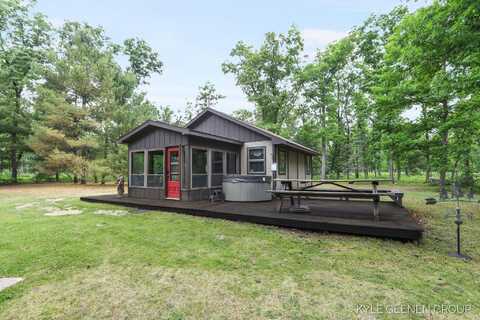 9228 S STAR LAKE DRIVE, BALDWIN, MI 49304