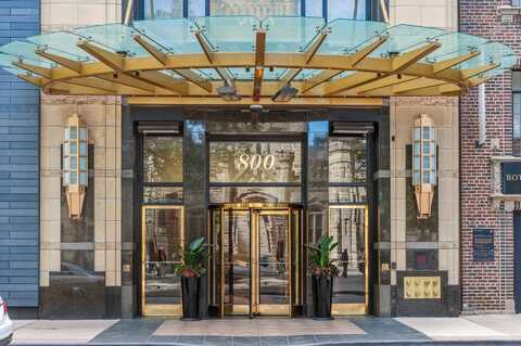 800 N Michigan Avenue, Chicago, IL 60611