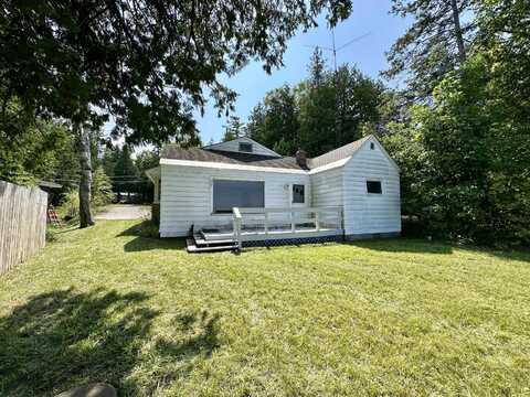 914 LAKESIDE DRIVE, MACKINAW CITY, MI 49701