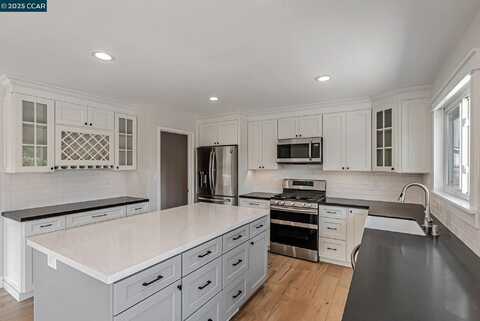 5891 Caulfield Dr, Clayton, CA 94517