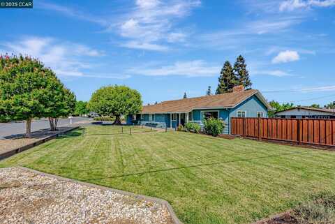 5891 Caulfield Dr, Clayton, CA 94517