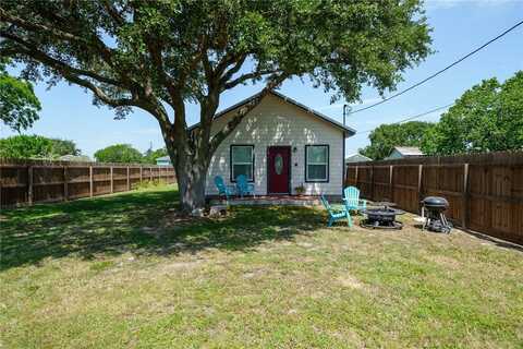 735 S Ann Street, Rockport, TX 78382