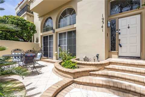 19341 Sawgrass Lane, Huntington Beach, CA 92648