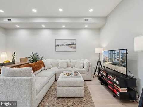 2213 M STREET NE, WASHINGTON, DC 20002