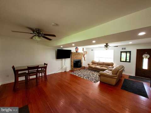 104 CHINKAPIN AVENUE, WILLIAMSTOWN, NJ 08094