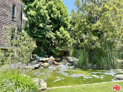 950 N Kings Rd, West Hollywood, CA 90069