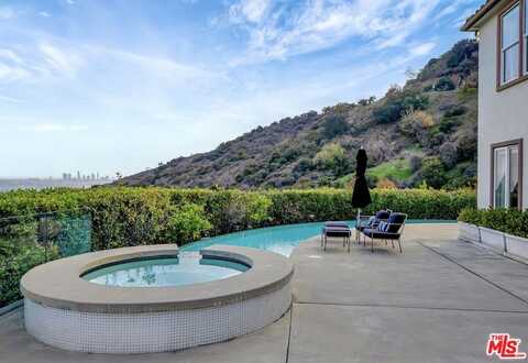 2752 Stone View Ct, Los Angeles, CA 90068