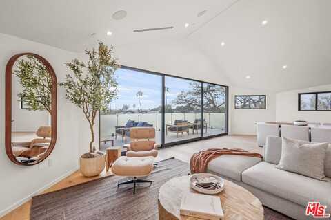 2530 Beverley Ave, Santa Monica, CA 90405