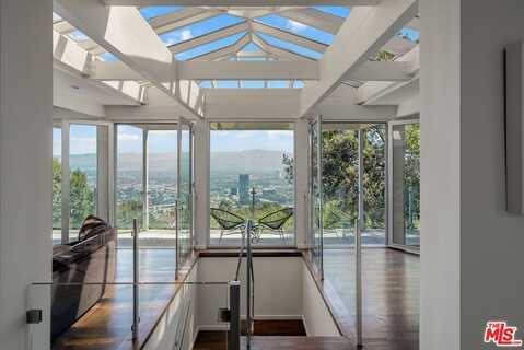 7819 Torreyson Dr, Los Angeles, CA 90046