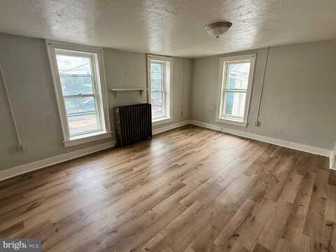 23 S CARLISLE STREET, GREENCASTLE, PA 17225