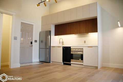 51 E Broadway #204, Fairfield, IA 52556