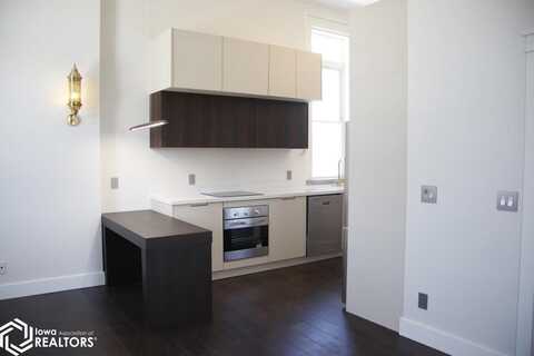 51 E Broadway #303, Fairfield, IA 52556