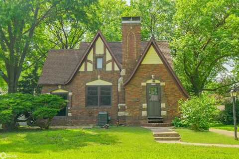2119 Summer St, Burlington, IA 52601