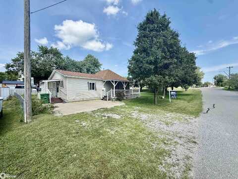 103 E Chestnut Street, Bloomfield, IA 52537