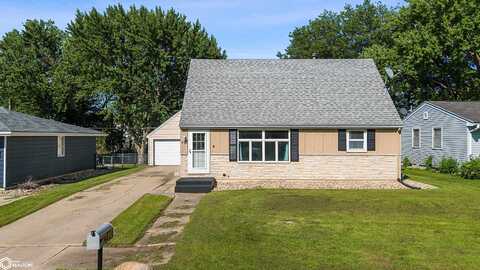 82 Sunny Circle, Mason City, IA 50401