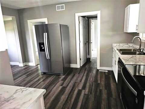 920 E Washington Street, Center Point, IA 52213