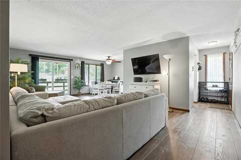 1704 Pikes Peak Court NE, Cedar Rapids, IA 52402