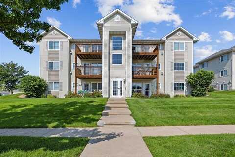 6715 Creekside Drive NE, Cedar Rapids, IA 52402