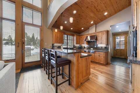 12498 Lookout Loop, Truckee, CA 96161