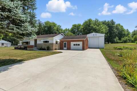 102 Woodruff Road, Wolcottville, IN 46795