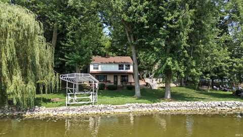 6240 S 085 W Messick Lake, Wolcottville, IN 46795