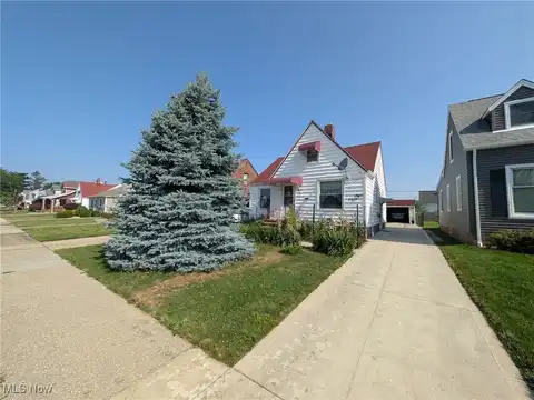 6610 Farnsworth Drive, Parma, OH 44129