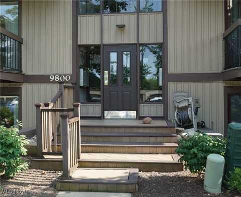 9800 Cove Drive unit: 5H, North Royalton, OH 44133