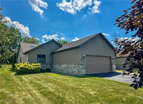 1109 Shadowridge Drive, Niles, OH 44446
