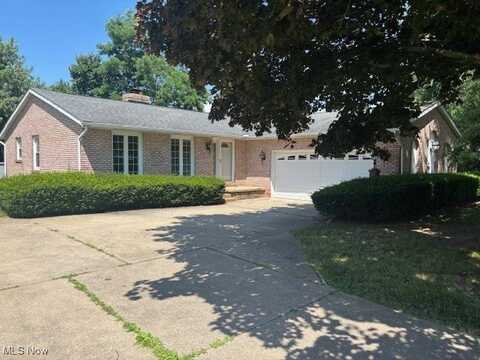 5071 Echoglenn Street NW, North Canton, OH 44720
