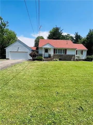 3174 Lynwood Drive NW, Warren, OH 44485