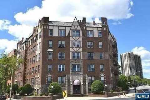 7435 Boulevard East 28, North Bergen, NJ 07047