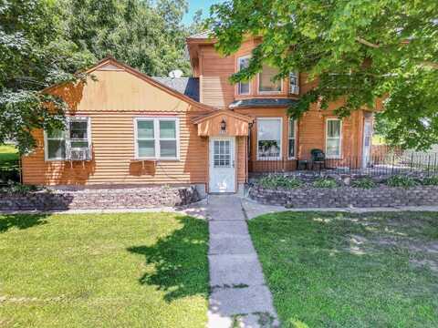 102 NW 9th Avenue, Waverly, IA 50677