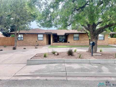 1202 Moore Drive, Roswell, NM 88201